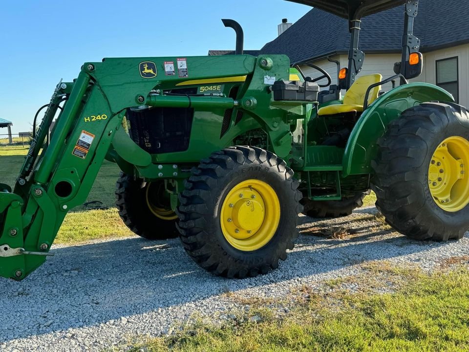 2017 John Deere 5045E Tractor with Loader